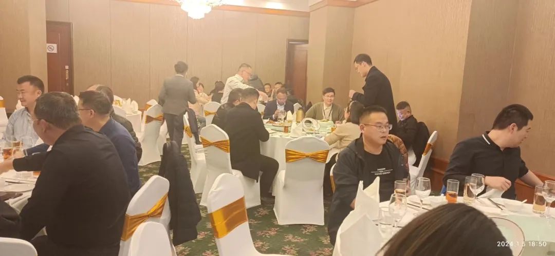 “跨越山海 大道同行”2023年熠創(chuàng)鼎惠年會(huì)圓滿(mǎn)舉行！(圖4)